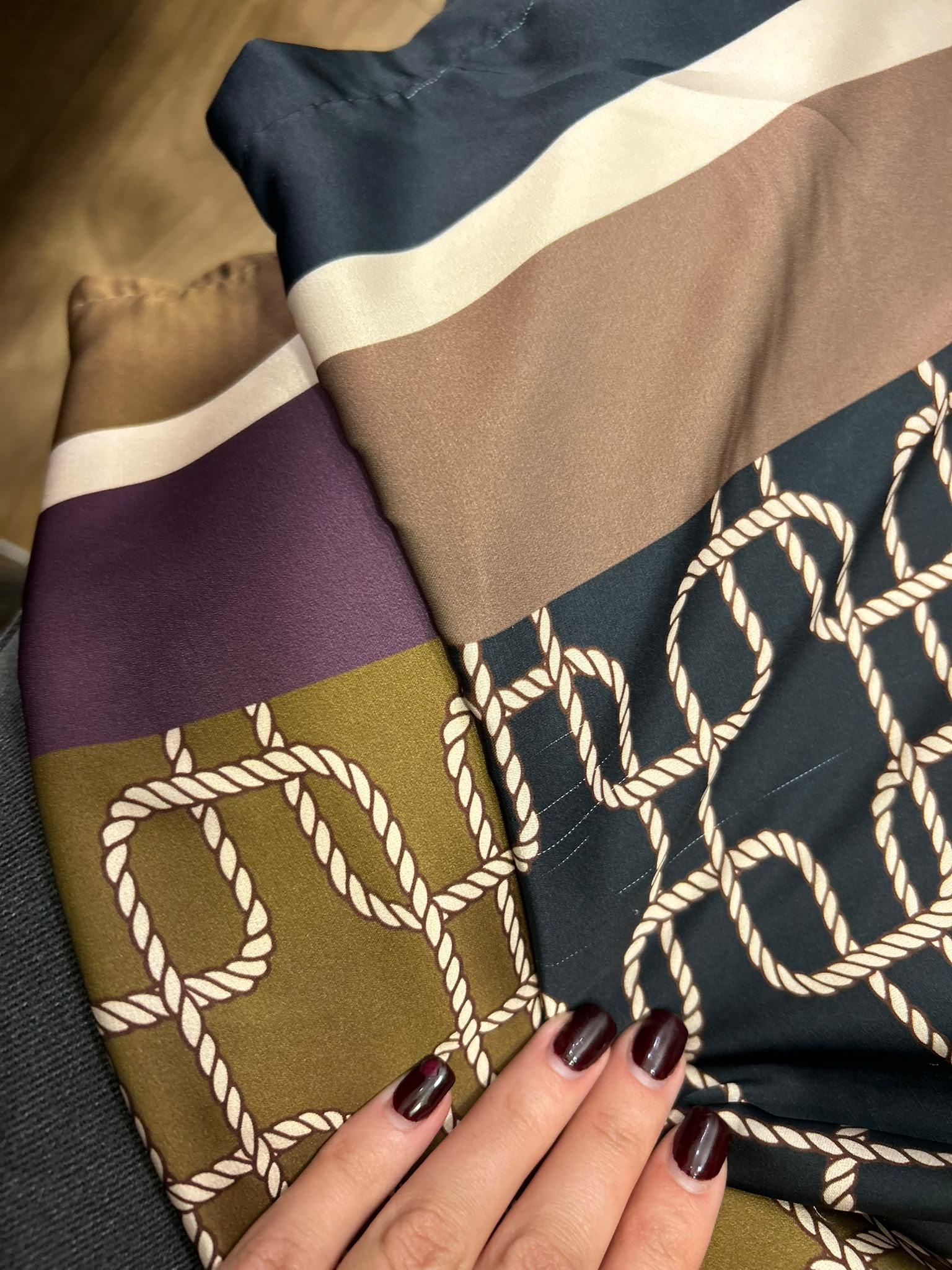 Pantalone palazzo in Satèn geometrico - immagine 4
